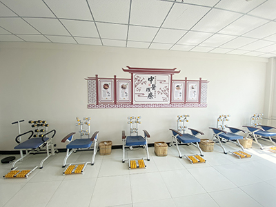 養(yǎng)老院室內(nèi)活動(dòng)